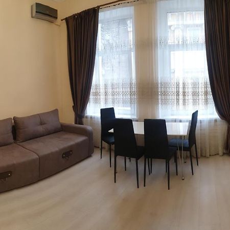 Апартаменты В Центре Одессы 敖德萨 外观 照片